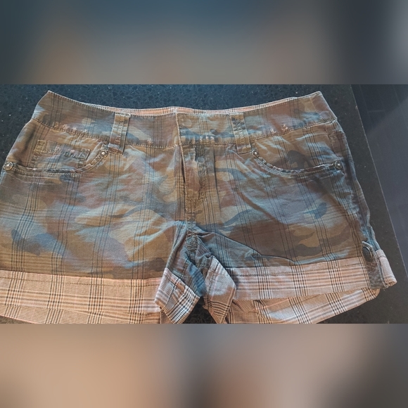 Guess shorts! - Picture 2 of 3